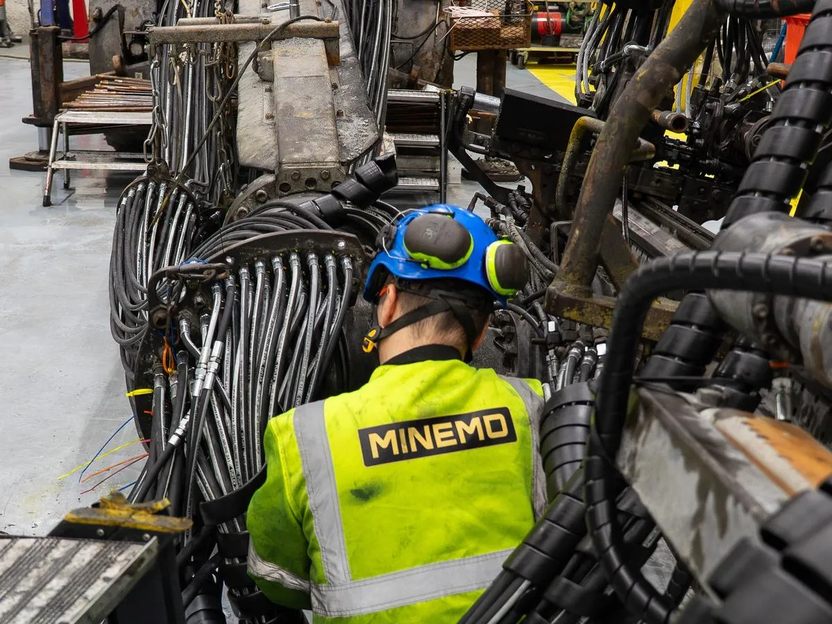 Mining tunnel with a Minemo technician at work
