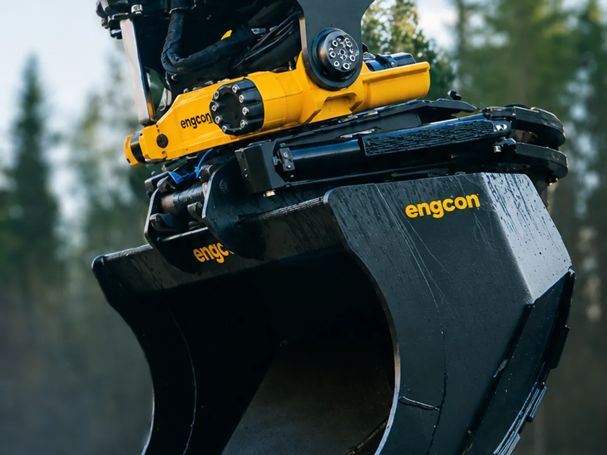 Excavator fitted with an Engcon tiltrotator